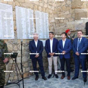 ΚΑΤΑΘΕΣΗ ΣΤΕΦΑΝΩΝ ΣΤΗ ΣΤΑ ΜΑΚΑΣΙ