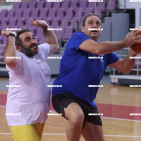 ΦΙΛΑΝΘΡΩΠΙΚΟΣ ΑΓΩΝΑΣ ΔΗΜΟΣΙΟΓΡΑΦΟΙ ΠΟΛΙΤΙΚΟΙ