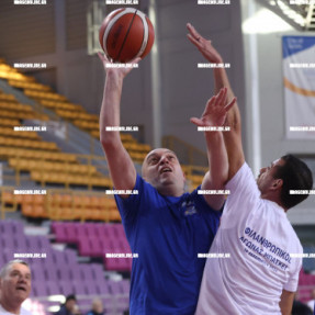 ΦΙΛΑΝΘΡΩΠΙΚΟΣ ΑΓΩΝΑΣ ΔΗΜΟΣΙΟΓΡΑΦΟΙ ΠΟΛΙΤΙΚΟΙ