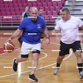 ΦΙΛΑΝΘΡΩΠΙΚΟΣ ΑΓΩΝΑΣ ΔΗΜΟΣΙΟΓΡΑΦΟΙ ΠΟΛΙΤΙΚΟΙ
