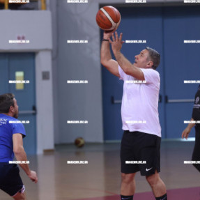ΦΙΛΑΝΘΡΩΠΙΚΟΣ ΑΓΩΝΑΣ ΔΗΜΟΣΙΟΓΡΑΦΟΙ ΠΟΛΙΤΙΚΟΙ