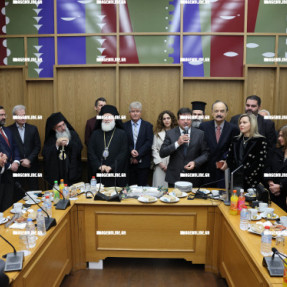 ΚΟΠΗ ΠΙΤΑΣ ΣΤΗΝ ΠΕΡΙΦΕΡΕΙΑ ΚΡΗΤΗΣ
