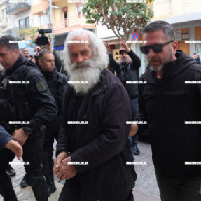 ΣΤΑ ΔΙΚΑΣΤΉΡΙΑ Ο ΓΙΆΝΝΗΣ ΞΥΔΑΚΗΣ ΜΕ ΤΗ ΣΥΖΥΓΟ ΤΟΥ