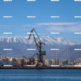 ΧΙΟΝΙΑ ΣΤΟΝ ΨΗΛΟΡΕΙΤΗ