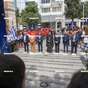 ΚΑΤΑΘΕΣΗ ΣΤΕΦΑΝΩΝ ΓΙΑ ΤΗΝ 25 ΜΑΡΤΙΟΥ