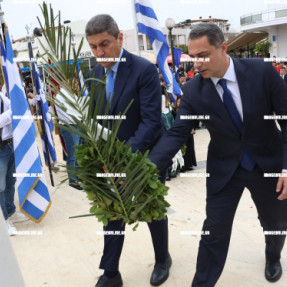 ΚΑΤΑΘΕΣΗ ΣΤΕΦΑΝΩΝ ΓΙΑ ΤΗΝ 25 ΜΑΡΤΙΟΥ ΣΤΗΝ ΑΛΙΚΑΡΝΑΣΣΟ