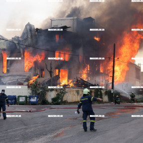 ΦΩΤΙΑ ΣΕ ΕΡΓΟΣΤΑΣΙΟ ΣΤΗΝ ΒΙΟΜΗΧΑΝΙΚΗ