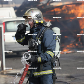 ΦΩΤΙΑ ΣΕ ΕΡΓΟΣΤΑΣΙΟ ΣΤΗΝ ΒΙΟΜΗΧΑΝΙΚΗ