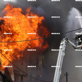 ΦΩΤΙΑ ΣΕ ΕΡΓΟΣΤΑΣΙΟ ΣΤΗΝ ΒΙΟΜΗΧΑΝΙΚΗ