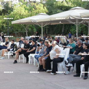 ΦΙΛΑΘΛΟΙ ΤΟΥ ΟΦΗ ΣΤΟ ΠΑΡΚΟ ΤΟΥ ΓΕΩΡΓΙΑΔΗ ΒΛΕΠΟΥΝ ΤΟΝ ΤΕΛΙΚΟ ΚΥΠΕΛΛΟΥ