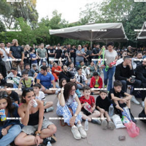 ΦΙΛΑΘΛΟΙ ΤΟΥ ΟΦΗ ΣΤΟ ΠΑΡΚΟ ΤΟΥ ΓΕΩΡΓΙΑΔΗ ΒΛΕΠΟΥΝ ΤΟΝ ΤΕΛΙΚΟ ΚΥΠΕΛΛΟΥ