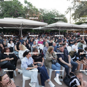 ΦΙΛΑΘΛΟΙ ΤΟΥ ΟΦΗ ΣΤΟ ΠΑΡΚΟ ΤΟΥ ΓΕΩΡΓΙΑΔΗ ΒΛΕΠΟΥΝ ΤΟΝ ΤΕΛΙΚΟ ΚΥΠΕΛΛΟΥ