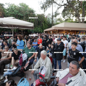 ΦΙΛΑΘΛΟΙ ΤΟΥ ΟΦΗ ΣΤΟ ΠΑΡΚΟ ΤΟΥ ΓΕΩΡΓΙΑΔΗ ΒΛΕΠΟΥΝ ΤΟΝ ΤΕΛΙΚΟ ΚΥΠΕΛΛΟΥ