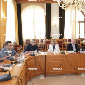 ΣΥΣΚΕΨΗ ΔΗΜΑΡΧΟΥ ΜΕ ΒΟΥΛΕΥΤΕΣ