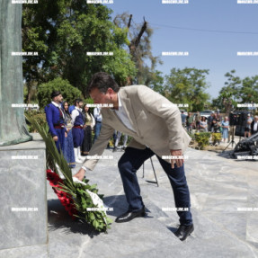 ΚΑΤΑΘΕΣΗ ΣΤΕΦΑΝΩΝ ΓΙΑ ΤΗΝ ΜΑΧΗ ΤΗΣ ΚΡΗΤΗΣ