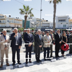 ΚΑΤΑΘΕΣΗ ΣΤΕΦΑΝΩΝ ΓΙΑ ΤΗΝ ΜΑΧΗ ΤΗΣ ΚΡΗΤΗΣ