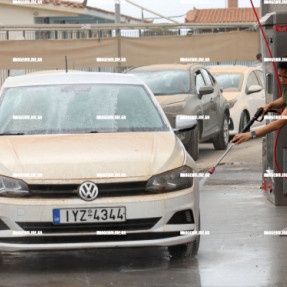 ΟΥΡΕΣ ΣΤΑ ΠΛΥΝΤΗΡΙΑ ΑΥΤΟΚΙΝΗΤΩΝ