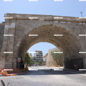 ΑΝΟΙΧΤΗ Η ΧΑΝΙΟΠΟΡΤΑ