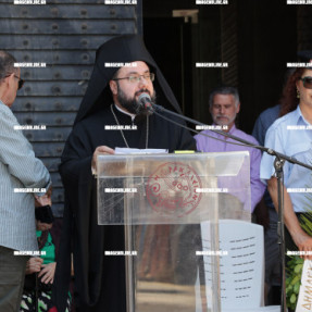 ΚΑΤΑΘΕΣΗ ΣΤΕΦΑΝΩΝ ΣΤΗΝ ΠΥΛΗ ΜΑΚΑΣΙ