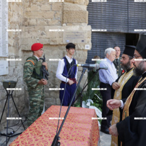 ΚΑΤΑΘΕΣΗ ΣΤΕΦΑΝΩΝ ΣΤΗΝ ΠΥΛΗ ΜΑΚΑΣΙ