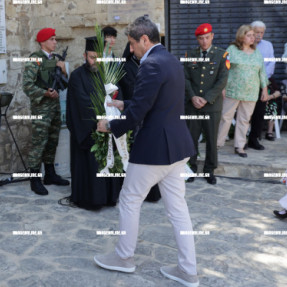 ΚΑΤΑΘΕΣΗ ΣΤΕΦΑΝΩΝ ΣΤΗΝ ΠΥΛΗ ΜΑΚΑΣΙ