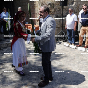 ΚΑΤΑΘΕΣΗ ΣΤΕΦΑΝΩΝ ΣΤΗΝ ΠΥΛΗ ΜΑΚΑΣΙ