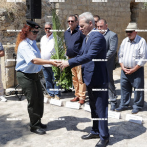 ΚΑΤΑΘΕΣΗ ΣΤΕΦΑΝΩΝ ΣΤΗΝ ΠΥΛΗ ΜΑΚΑΣΙ