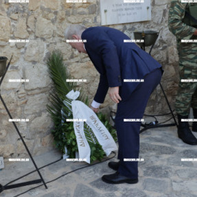 ΚΑΤΑΘΕΣΗ ΣΤΕΦΑΝΩΝ ΣΤΗΝ ΠΥΛΗ ΜΑΚΑΣΙ