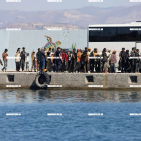 ΣΤΗΝ ΑΓΙΑ ΓΑΛΗΝΗ ΟΙ ΜΕΤΑΝΑΣΤΕΣ ΠΟΥ ΒΡΕΘΗΚΑΝ ΑΝΟΙΧΤΑ ΤΗΣ ΓΑΥΔΟΥ
