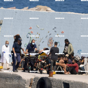 ΣΤΗΝ ΑΓΙΑ ΓΑΛΗΝΗ ΟΙ ΜΕΤΑΝΑΣΤΕΣ ΠΟΥ ΒΡΕΘΗΚΑΝ ΑΝΟΙΧΤΑ ΤΗΣ ΓΑΥΔΟΥ