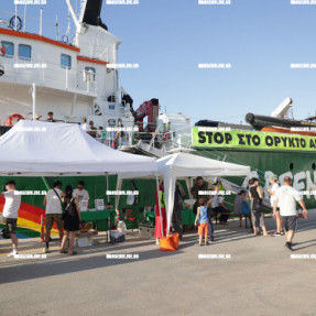 ΣΤΟ ΗΡΑΚΛΕΙΟ ΤΟ ΠΛΟΙΟ ΤΗΣ GREENPEACE
