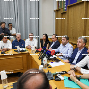 Ο ΝΙΚΟΣ ΑΝΔΡΟΥΛΑΚΗΣ ΣΤΗΝ ΠΕΡΙΦΕΡΕΙΑ ΚΡΗΤΗΣ
