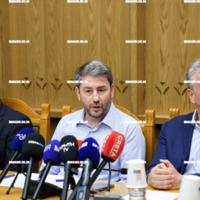 Ο ΝΙΚΟΣ ΑΝΔΡΟΥΛΑΚΗΣ ΣΤΗΝ ΠΕΡΙΦΕΡΕΙΑ ΚΡΗΤΗΣ