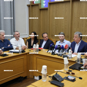 Ο ΝΙΚΟΣ ΑΝΔΡΟΥΛΑΚΗΣ ΣΤΗΝ ΠΕΡΙΦΕΡΕΙΑ ΚΡΗΤΗΣ