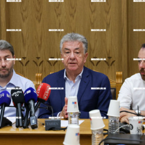 Ο ΝΙΚΟΣ ΑΝΔΡΟΥΛΑΚΗΣ ΣΤΗΝ ΠΕΡΙΦΕΡΕΙΑ ΚΡΗΤΗΣ