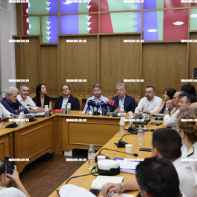 Ο ΝΙΚΟΣ ΑΝΔΡΟΥΛΑΚΗΣ ΣΤΗΝ ΠΕΡΙΦΕΡΕΙΑ ΚΡΗΤΗΣ