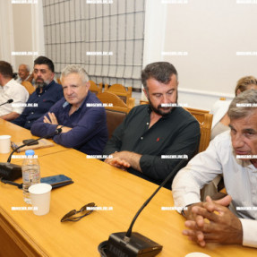 Ο ΝΙΚΟΣ ΑΝΔΡΟΥΛΑΚΗΣ ΣΤΗΝ ΠΕΡΙΦΕΡΕΙΑ ΚΡΗΤΗΣ