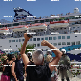 ΤΟ ΙΣΡΑΗΛΙΝΟ ΚΡΟΥΑΖΙΕΡΟΠΛΟΙΟ ΣΤΟ ΛΙΜΑΝΙ ΤΟΥ ΑΓΙΟΥ ΝΙΚΟΛΑΟΥ
