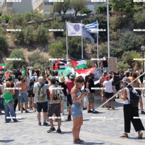 ΤΟ ΙΣΡΑΗΛΙΝΟ ΚΡΟΥΑΖΙΕΡΟΠΛΟΙΟ ΣΤΟ ΛΙΜΑΝΙ ΤΟΥ ΑΓΙΟΥ ΝΙΚΟΛΑΟΥ