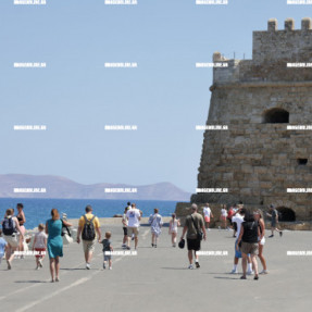 ΓΕΜΑΤΟ ΣΚΟΥΠΙΔΙΑ ΤΟ ΛΙΜΑΝΙ ΤΟΥ ΗΡΑΚΛΕΙΟΥ
