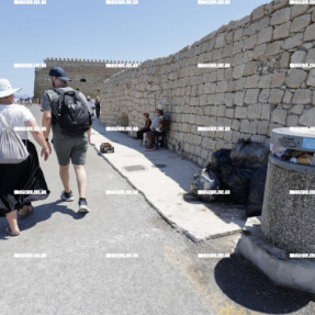 ΓΕΜΑΤΟ ΣΚΟΥΠΙΔΙΑ ΤΟ ΛΙΜΑΝΙ ΤΟΥ ΗΡΑΚΛΕΙΟΥ