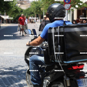 ΟΧΗΜΑΤΑ ΣΕ ΔΗΜΟΚΡΑΤΙΑΣ ΚΑΙ ΜΕΙΝΤΑΝΙ