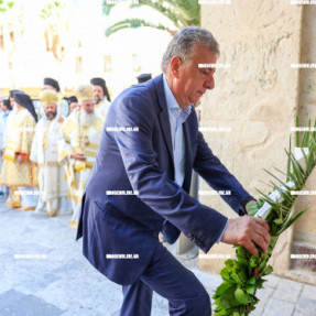 ΚΑΤΑΘΕΣΗ ΣΤΕΦΑΝΩΝ ΓΙΑ ΤΗΝ 25Η ΑΥΓΟΥΣΤΟΥ
