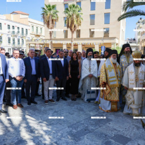 ΚΑΤΑΘΕΣΗ ΣΤΕΦΑΝΩΝ ΓΙΑ ΤΗΝ 25Η ΑΥΓΟΥΣΤΟΥ