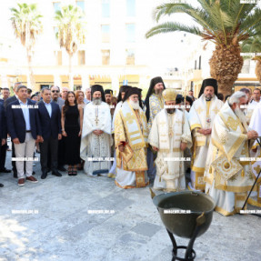 ΚΑΤΑΘΕΣΗ ΣΤΕΦΑΝΩΝ ΓΙΑ ΤΗΝ 25Η ΑΥΓΟΥΣΤΟΥ