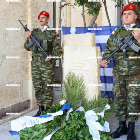 ΚΑΤΑΘΕΣΗ ΣΤΕΦΑΝΩΝ ΓΙΑ ΤΗΝ 25Η ΑΥΓΟΥΣΤΟΥ