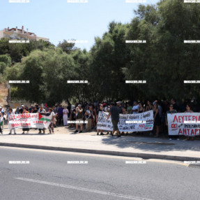 ΔΙΑΜΑΡΤΥΡΙΑ ΣΤΟ ΛΙΜΑΝΙ ΤΟΥ ΗΡΑΚΛΕΙΟΥ ΓΙΑ ΤΗΝ ΑΦΙΞΗ ΤΟΥ ΙΣΡΑΗΛΙΝΟΥ ΚΡΟΥΑΖΙΕΡΟΠΛΟΙΟΥ