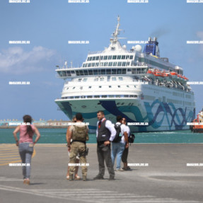 ΔΙΑΜΑΡΤΥΡΙΑ ΣΤΟ ΛΙΜΑΝΙ ΤΟΥ ΗΡΑΚΛΕΙΟΥ ΓΙΑ ΤΗΝ ΑΦΙΞΗ ΤΟΥ ΙΣΡΑΗΛΙΝΟΥ ΚΡΟΥΑΖΙΕΡΟΠΛΟΙΟΥ