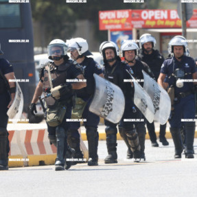 ΔΙΑΜΑΡΤΥΡΙΑ ΣΤΟ ΛΙΜΑΝΙ ΤΟΥ ΗΡΑΚΛΕΙΟΥ ΓΙΑ ΤΗΝ ΑΦΙΞΗ ΤΟΥ ΙΣΡΑΗΛΙΝΟΥ ΚΡΟΥΑΖΙΕΡΟΠΛΟΙΟΥ