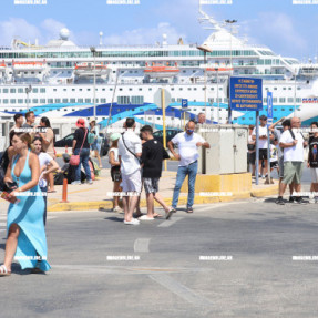 ΔΙΑΜΑΡΤΥΡΙΑ ΣΤΟ ΛΙΜΑΝΙ ΤΟΥ ΗΡΑΚΛΕΙΟΥ ΓΙΑ ΤΗΝ ΑΦΙΞΗ ΤΟΥ ΙΣΡΑΗΛΙΝΟΥ ΚΡΟΥΑΖΙΕΡΟΠΛΟΙΟΥ